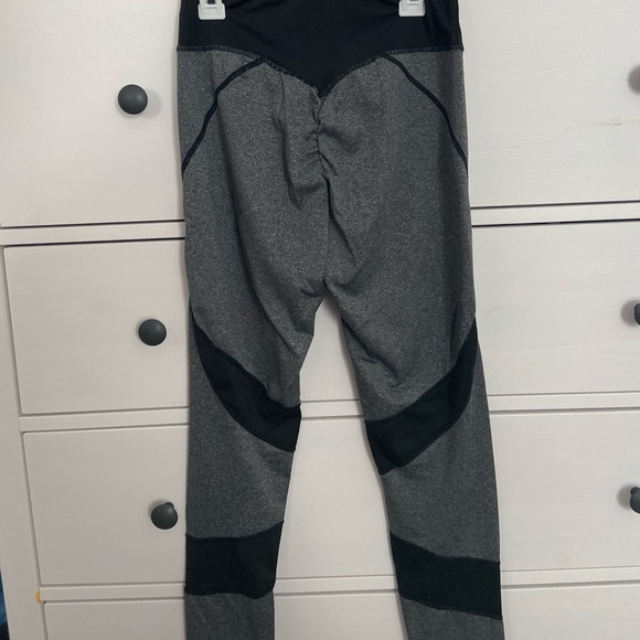 Butt scrunch leggings! - Picture 2 of 2